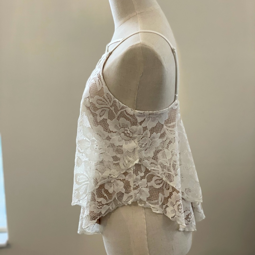 LACE TOP 🌻💐 - Picture 2 of 4